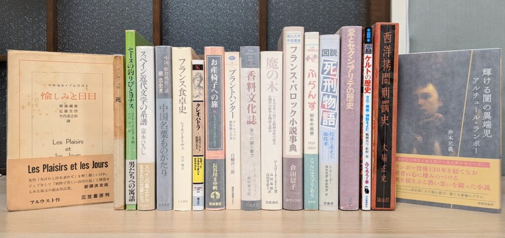 海外文学・人文書関係が並んだ写真