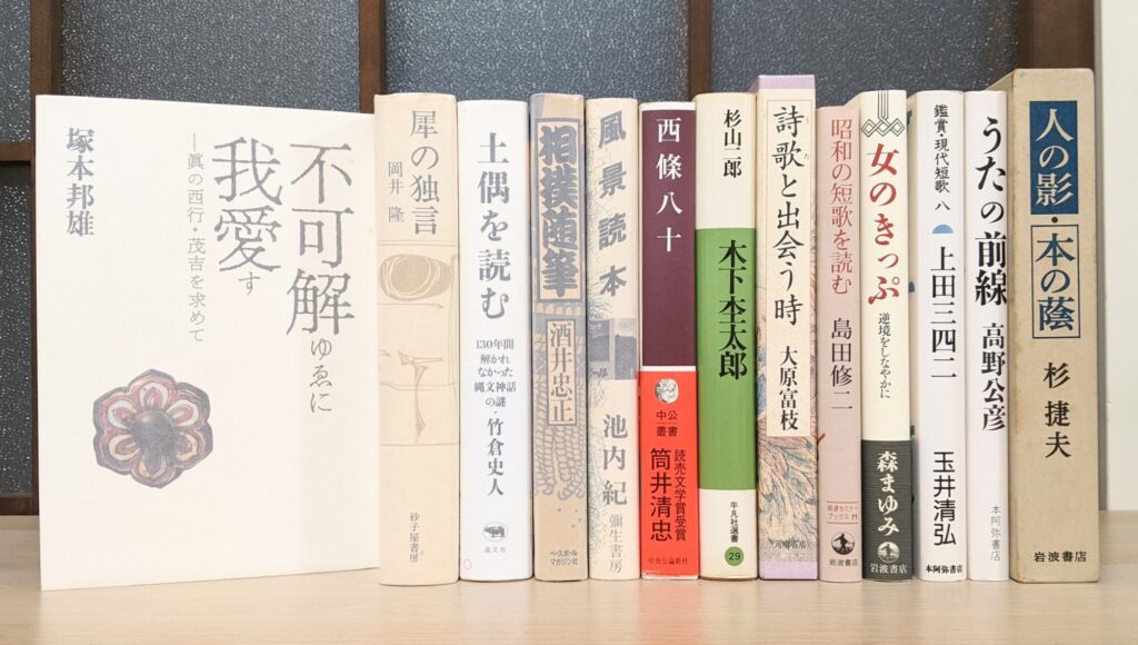 文芸関係の本が並んだ写真